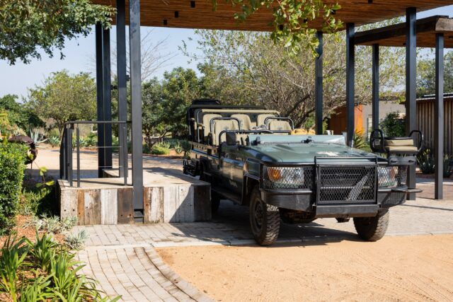 One moment you’re leaving the lodge.

The next, you’re sitting metres away from a pride of lions as the African bush settles into evening.

This is why we never skip a game drive.

📍 Ximuwu Lodge, Klaserie Private Nature Reserve

#Ximuwu #LuxurySafari #Klaserie #BigFiveSafari