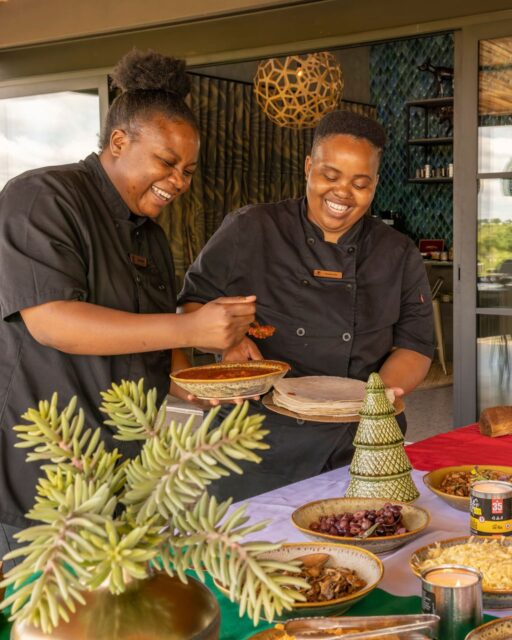 Lunch on the deck, with a little Italian twist 🍕

Homemade pizzas prepared by our chefs, topped just the way you like them. A bit of bruschetta to start, a fresh Italian salad on the side, and plenty of time to simply sit back and enjoy. All of this while the bush unfolds in front of you, with the occasional animal wandering past as if it’s just another normal lunch spot.
It’s one of those Ximuwu moments we love so much. No schedule, no rush, just really good food, great views and the feeling that nowhere else in the world could quite compare. An Italian-style lunch, right in the heart of the African bush.