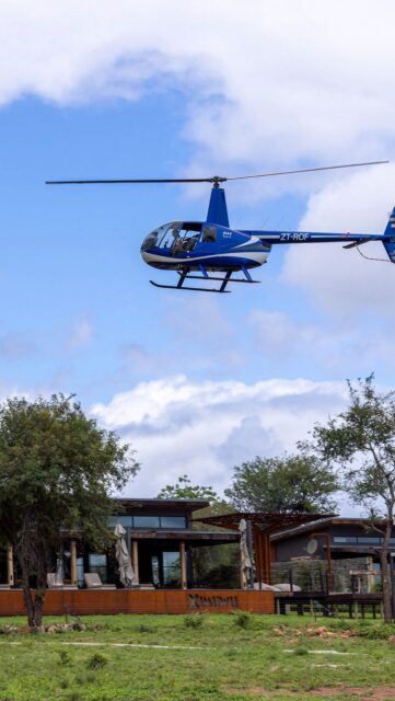 Seeing Ximuwu from the ground is one thing… but from the sky, it’s something else entirely.
Every flight ends with a final turn over the lodge, giving you that last sweeping view of the bush, the open plains, and our little piece of wilderness from above. It’s the kind of perspective that really stays with you.

And the best part? This helicopter flight is included in every stay at Ximuwu.
A different angle, a different feeling — and one more reason to fall in love with this place.

📷 @janet.templeton