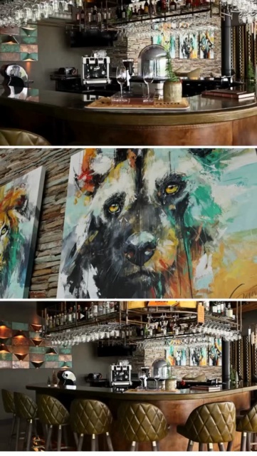 This is where many of our favourite moments unfold. Our cosy bar and lounge area is a place to slow down, settle in and truly relax. After a day out in the bush, guests gather here to share safari stories, enjoy a drink of choice and simply take in the atmosphere of Ximuwu ✨

It’s an inviting space to read, chat, or sit quietly and listen to the sounds of nature drifting in from outside. Whether it’s a pre-dinner drink or a long evening of conversation, this is a space that quickly feels like home 🍸 

📷 @francoisfouriesafaris